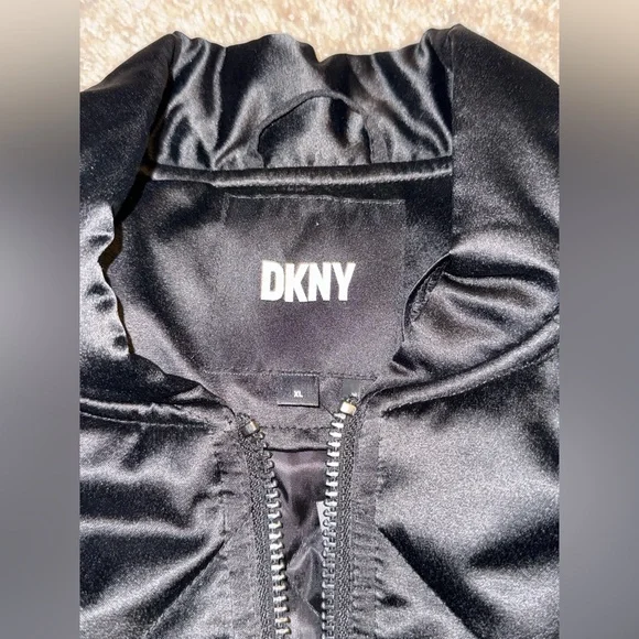 DKNY Women’s NWT Black Long Puffer Coat with baseball collar Size XL - Picture 5 of 6